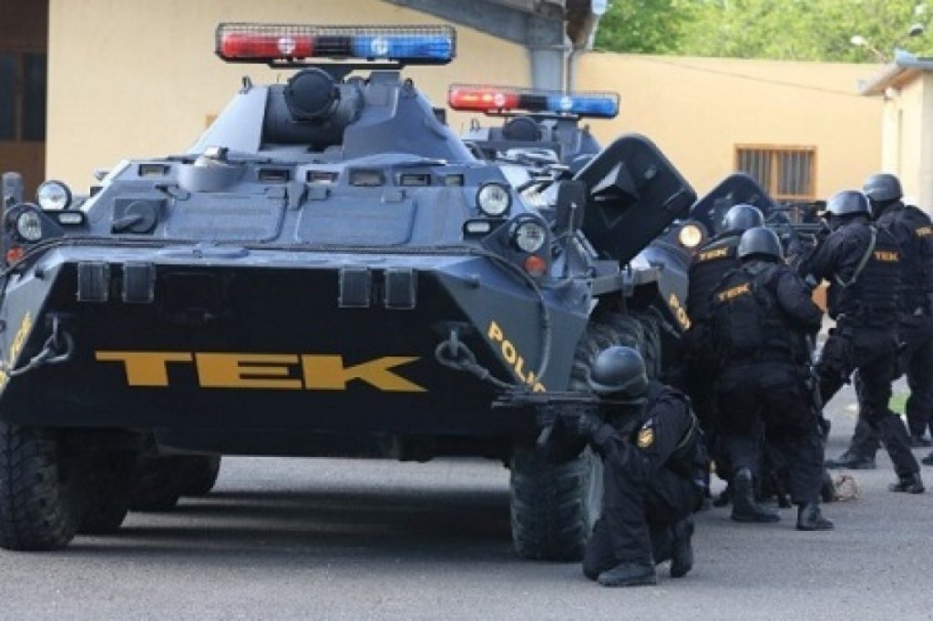 Hungary’s Counter-Terrorism Police Bust Gangs With Machine Guns And Explosives post's picture