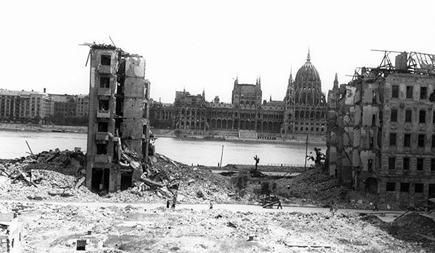 Dramatic Pictures Capture The Second World War’s Devastating Toll On Budapest post's picture