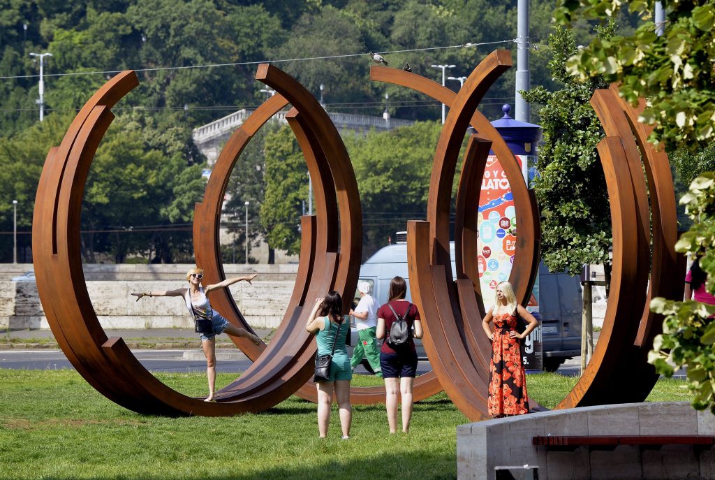 World-Famous French Artist Bernar Venet Unveils Sculpture In Budapest post's picture