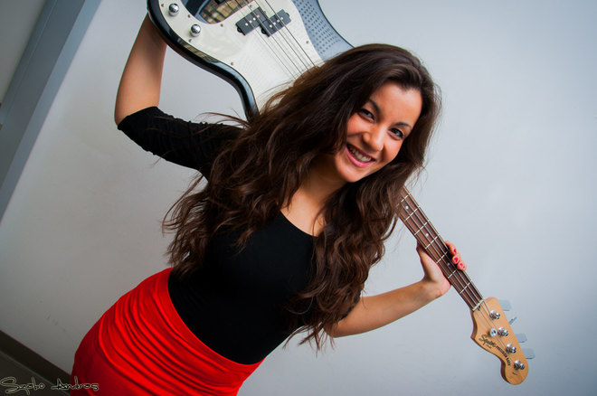 best female bass guitarist