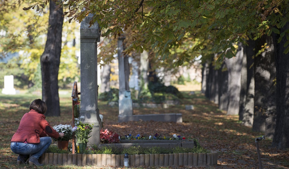 All Souls' Day & All Saint's Day: Hungarians Pay Tribute To Deceased – Gallery! post's picture