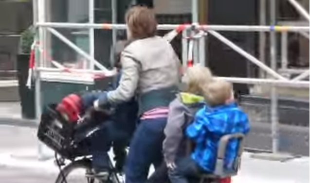 “3 Kids, 2 Wheels, 1 Supermum In Amsterdam”: Hilarious Hungarian Video Hits The Internet By Storm post's picture