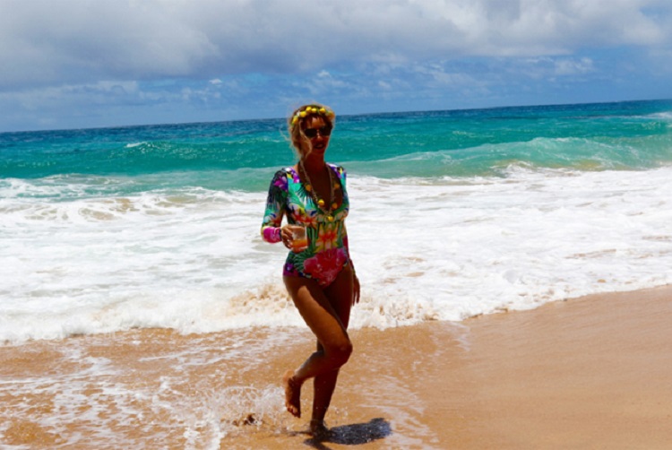 Lemony Hungarian Fashion Fits Well To Beyoncé At Hawaii post's picture