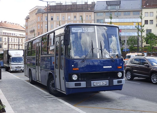 Wroclaw, Wroclaw, Polonia. 5 ottobre 2023. I primi autobus del marchio  ungherese ''Ikarus'' sono apparsi per le strade di WrocÅ‚aw 42 anni fa. Il  5 ottobre 2023, una delle copie appartenenti al