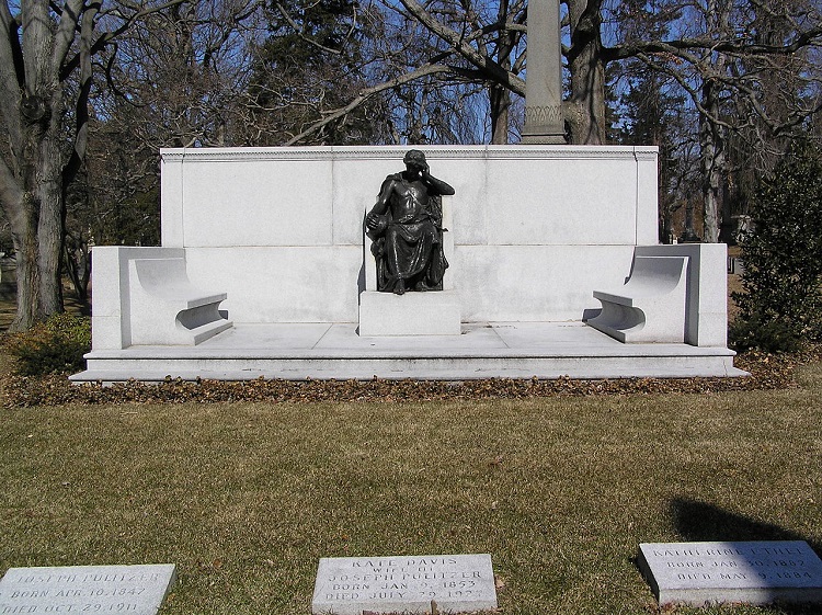 Hollywood Actor Finds Grandfather's Grave in Hungary