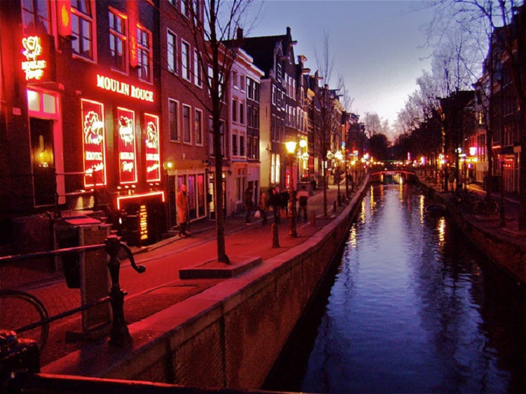 moulin-rouge-red-light-district-amsterdam