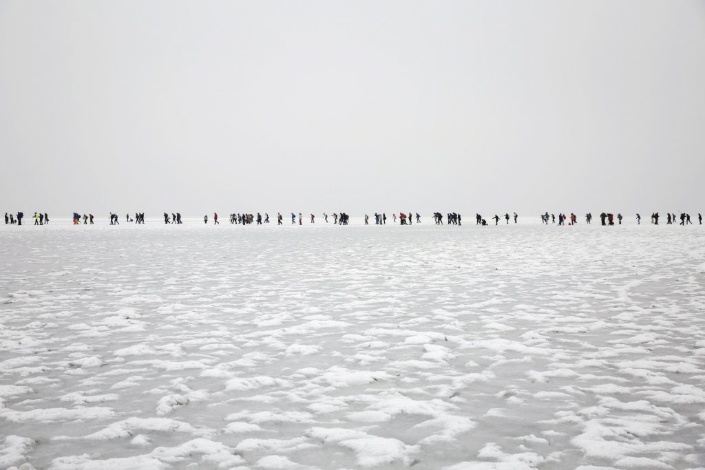 The Grand Crossing: Slipping Across The Frozen Lake Balaton – Video!    post's picture