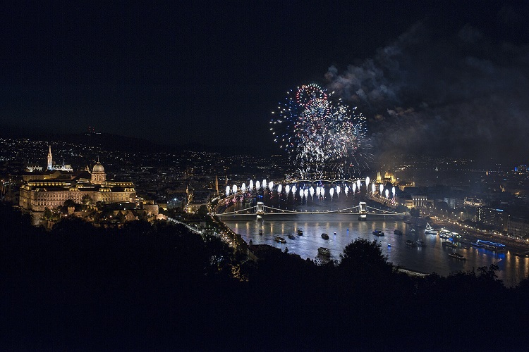 State Foundation Day: History of the Ceremonial Fireworks in Budapest post's picture