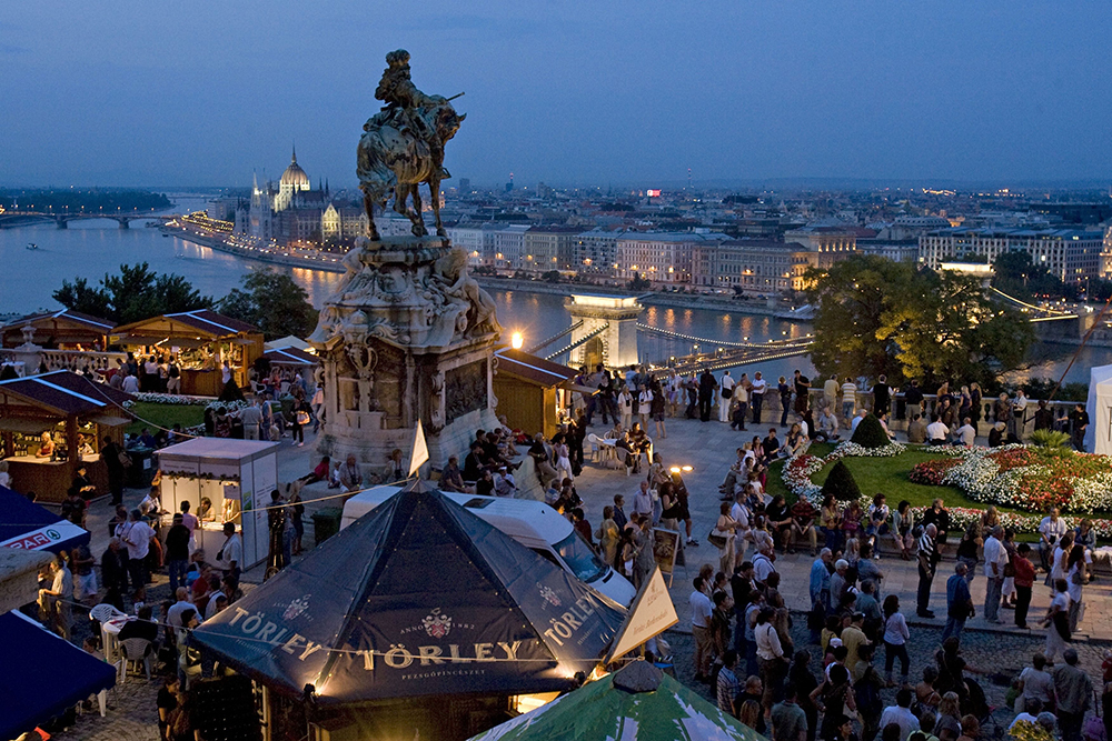 Vina Regum – Europe's Most Beautiful Wine Festival Was Held In The Castle  Of Buda - Hungary Today