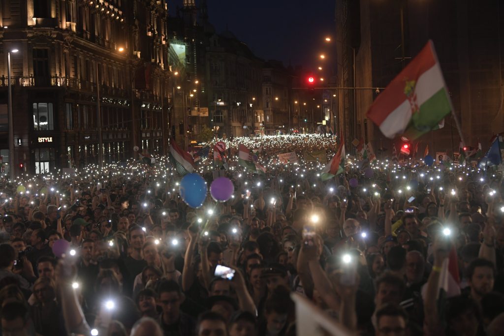 Tens of Thousands of Hungarians Protest Orbán Gov’t, Call for “New Opposition” post's picture