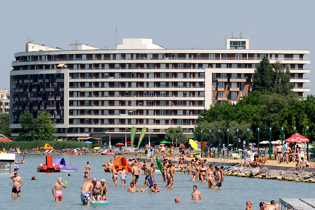 Longer Lines and Higher Prices – Here’s What Tourists Can Expect at Lake Balaton this Summer post's picture