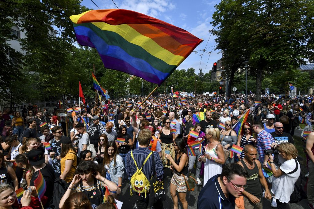 Budapest Pride 2018 Thousands March Across Hungarian Capital To Promote Lgbtq Rights Hungary Today