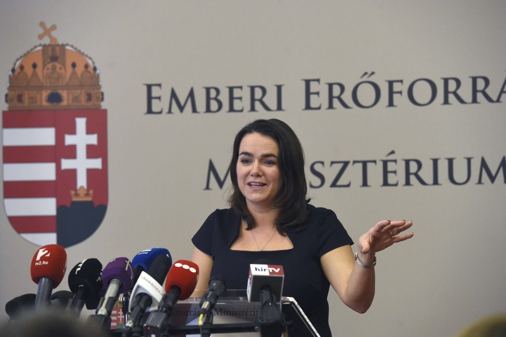 Govt to Ease Conditions for Hungarians Moving back from Abroad post's picture