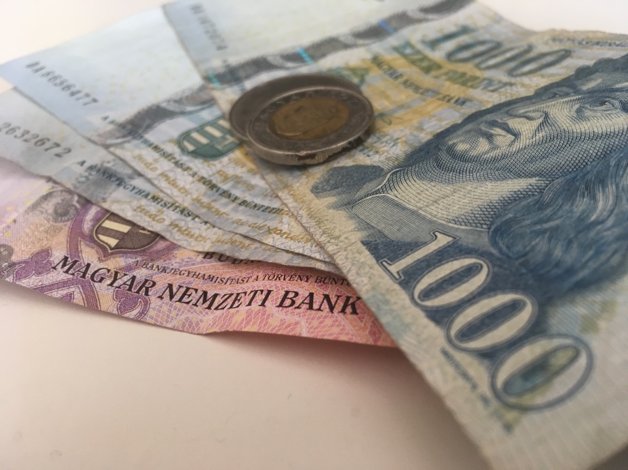 Hungarians Have Nearly 5,000 Billion HUF in Savings post's picture