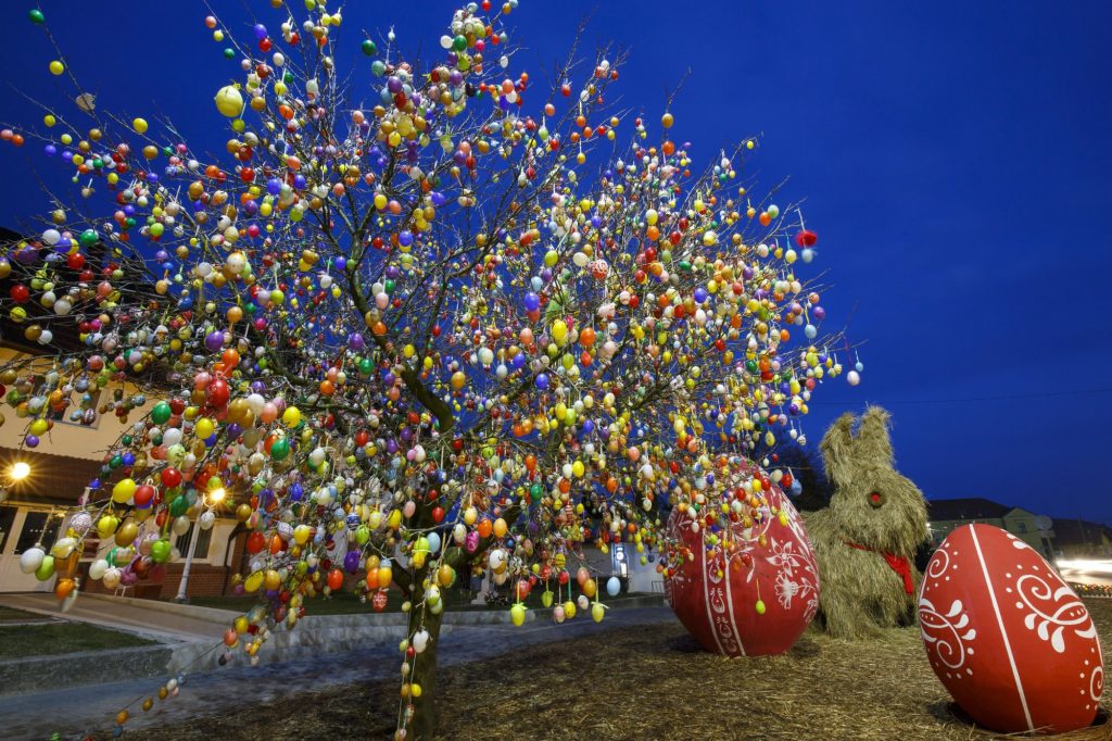 Hungarian Village Welcomes Easter with 9000 Colorful Eggs post's picture