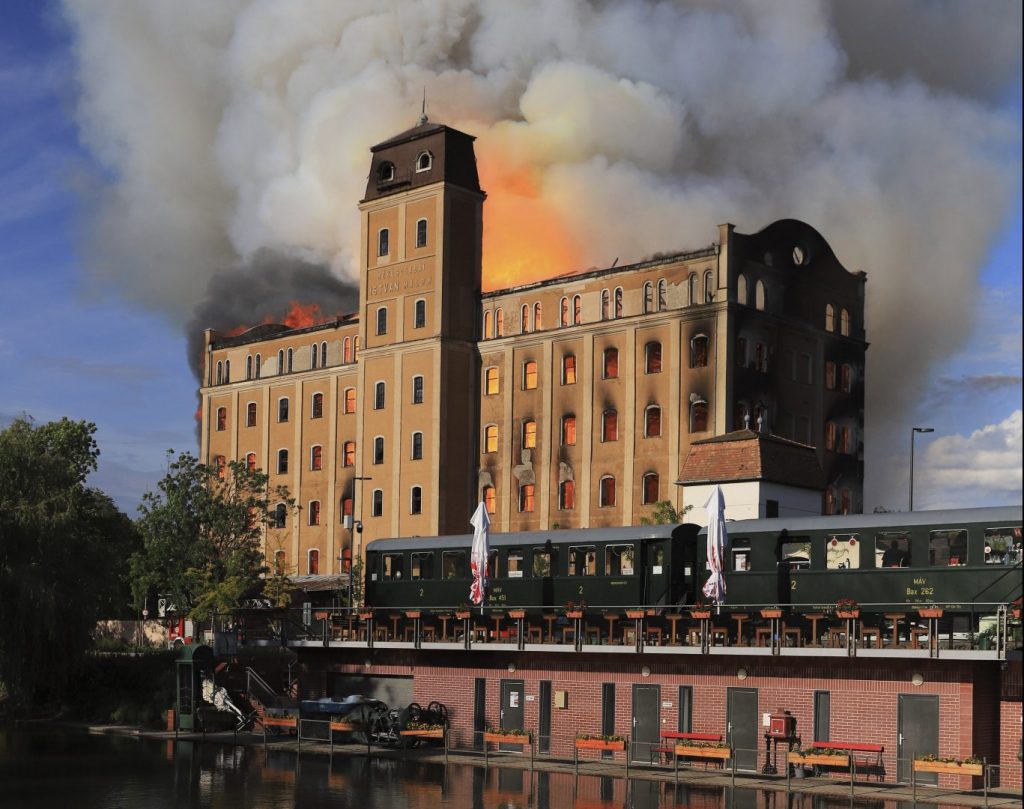 Historic Building of Former István Mill Ruined by Fire in Békéscsaba post's picture