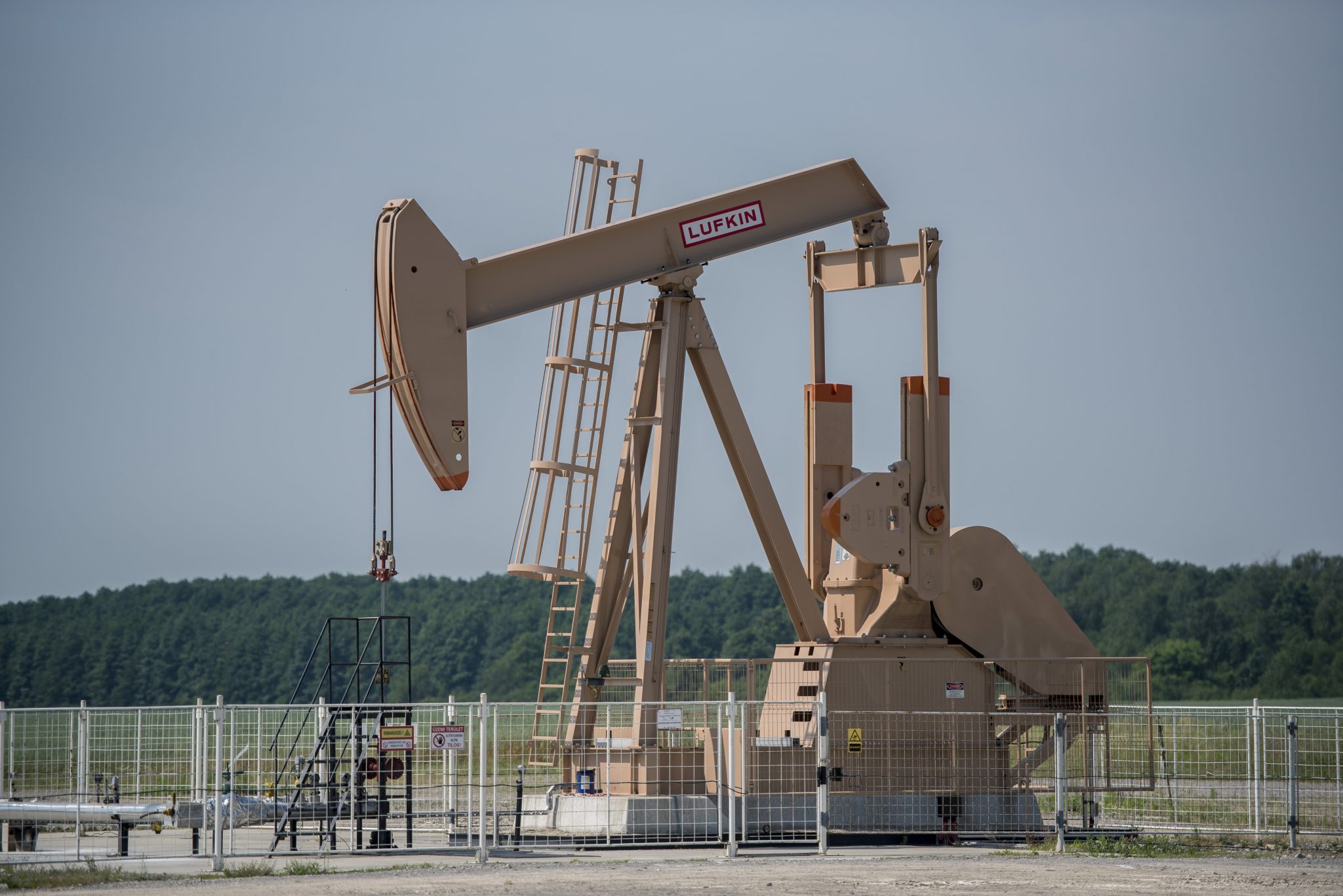 MOL to Acquire Stake in Giant Azeri Oil Field