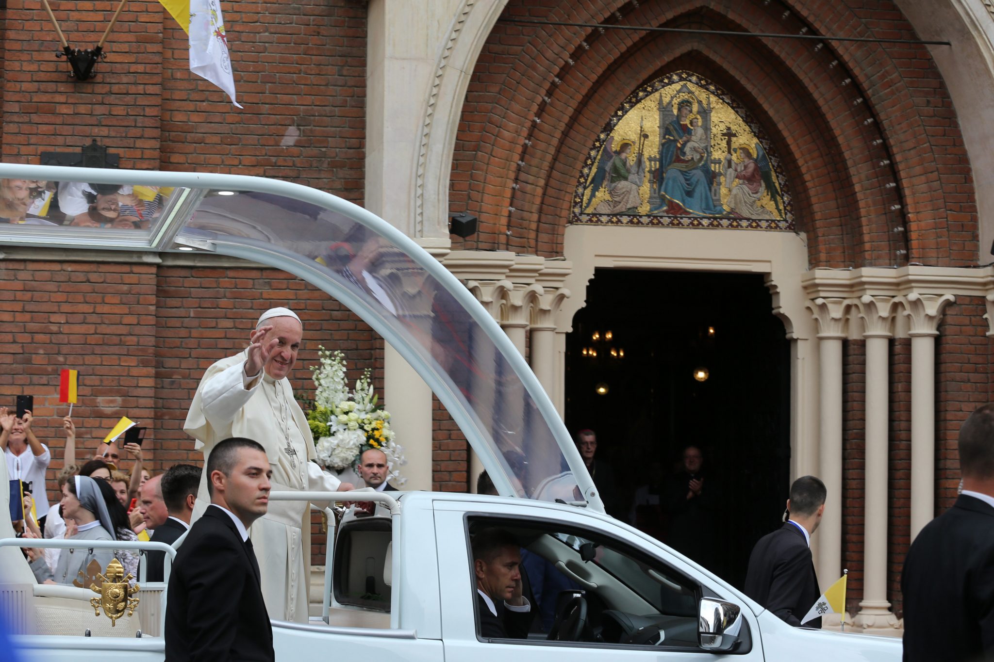 TEK Chief: Several Thousand Police Officers to Provide Security to Pope in Budapest