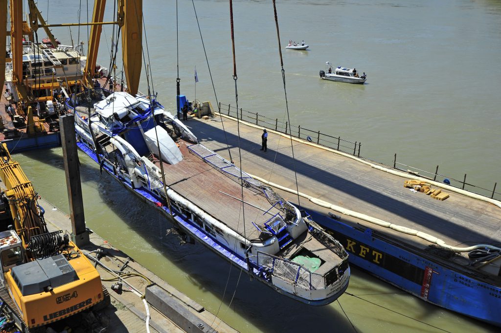Ship Collision: Hableány Wreck Hoisted from River Danube post's picture
