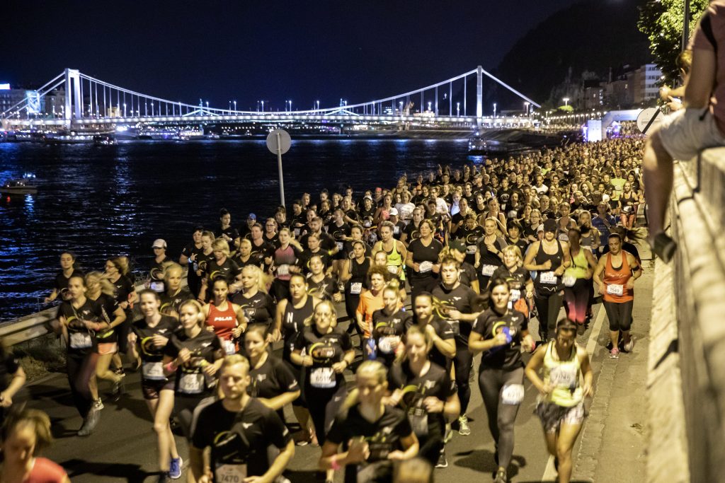 Six Thousand Participate in Night Run in Budapest post's picture