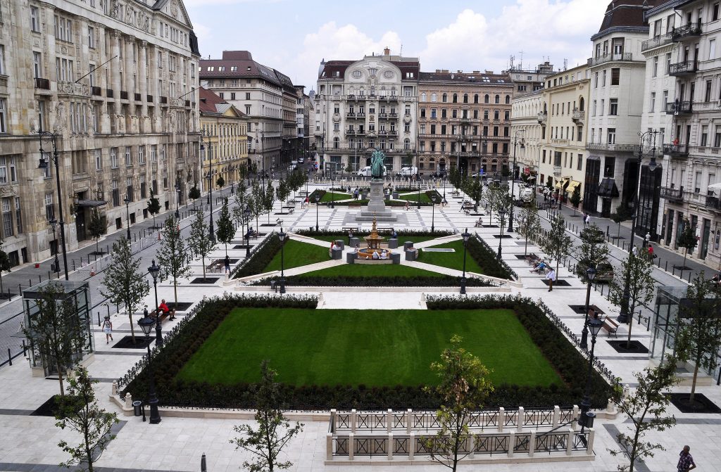 Reconstructed József Nádor Square: Kitschy or Lovely? post's picture