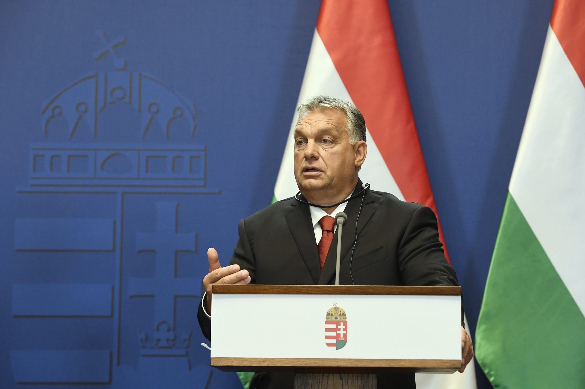 PM Orbán's 'Seven Rules' Written on His Mirror