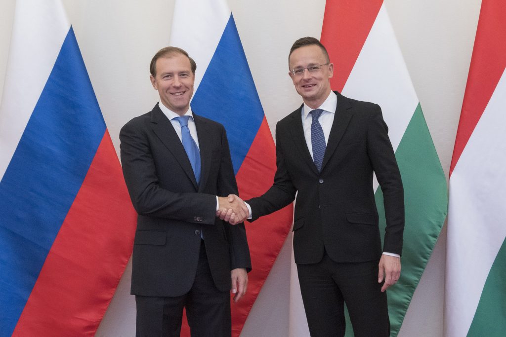 Minister of Foreign Affairs Meets Russian Industry Minister in Budapest post's picture