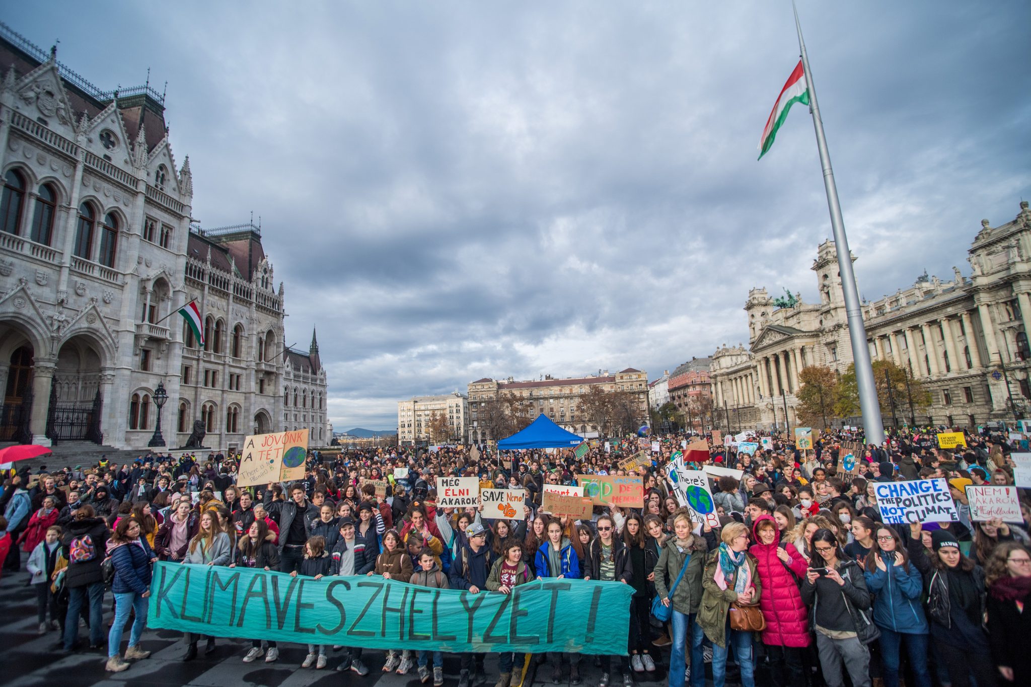 Thousands Participate in 4th Climate Strike