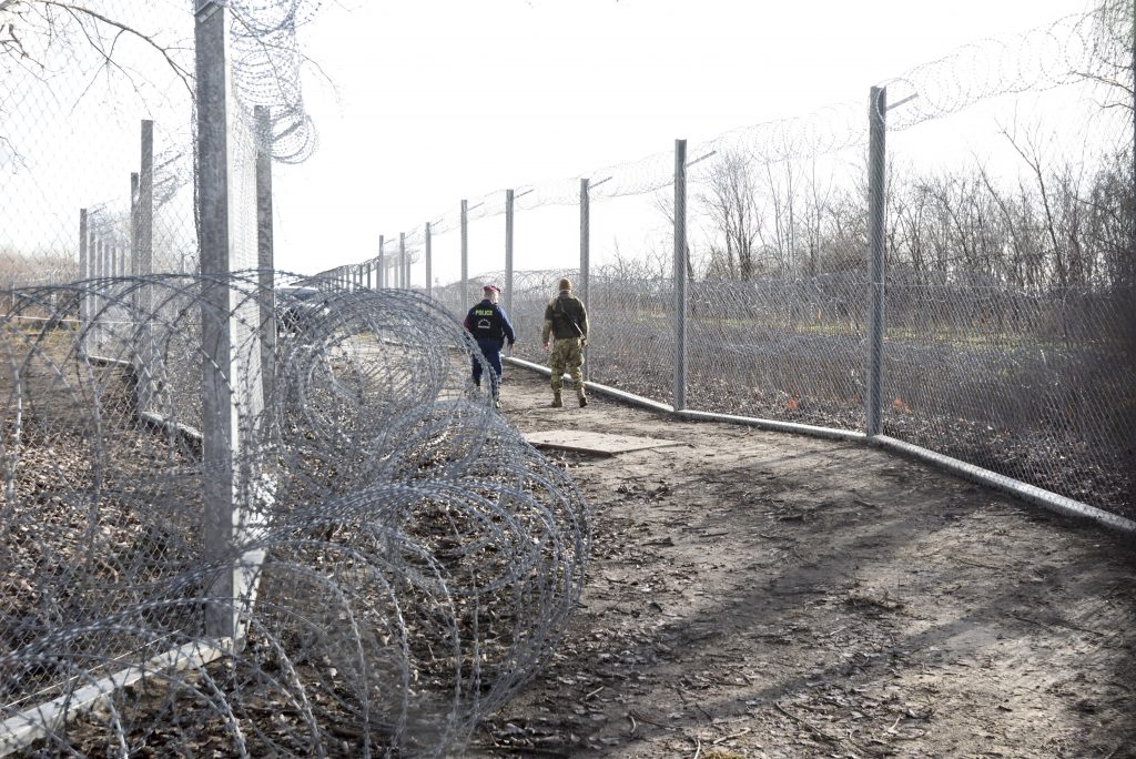 Hungarian Press Roundup: Hungary Closes Down Transit Zones post's picture