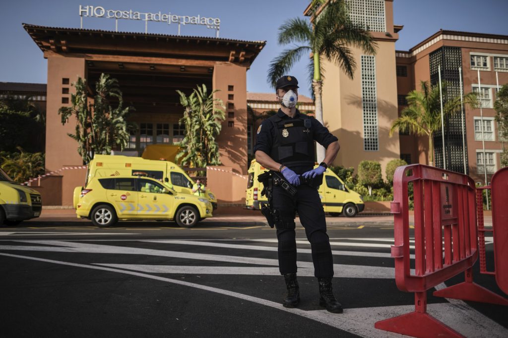 Hungarians Quarantined in Tenerife Virus-hit Hotel May Come Home Soon post's picture