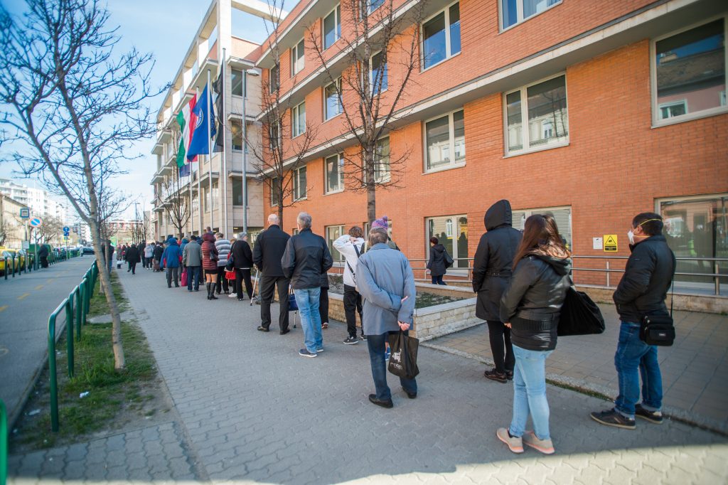 Coronavirus: Budapest’s Honvéd Hospital Screens People Entering post's picture