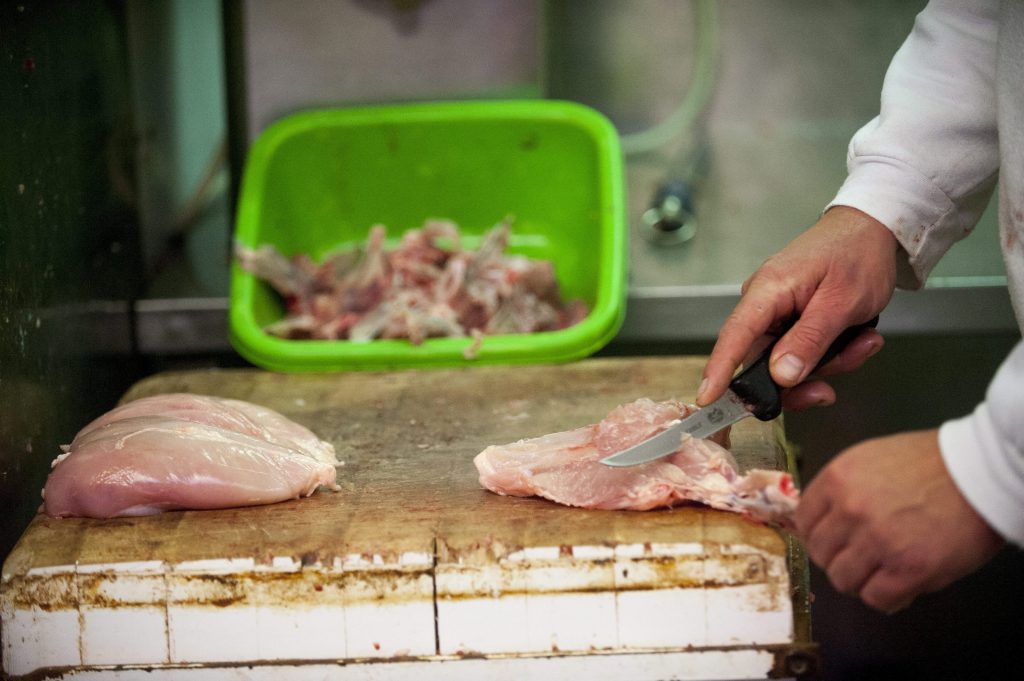 Coronavirus: Authority Fines Profiteering Butcher at Budapest Market post's picture
