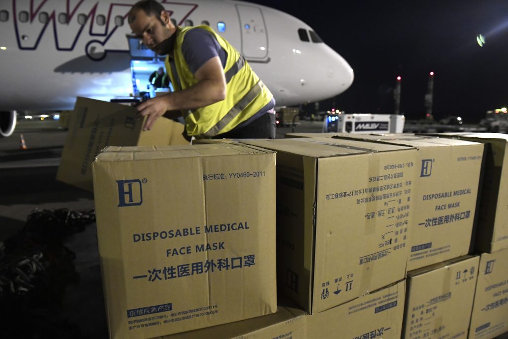 Coronavirus: Another Aircraft Arrives with Masks from China post's picture