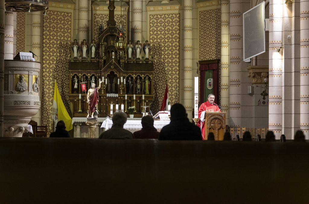 Cardinal Erdő: Catholic Churches to Stay Open in Hungary post's picture