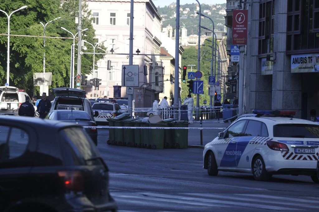 Hungarian Press Roundup: Two Young Men Fatally Stabbed in Downtown Budapest post's picture