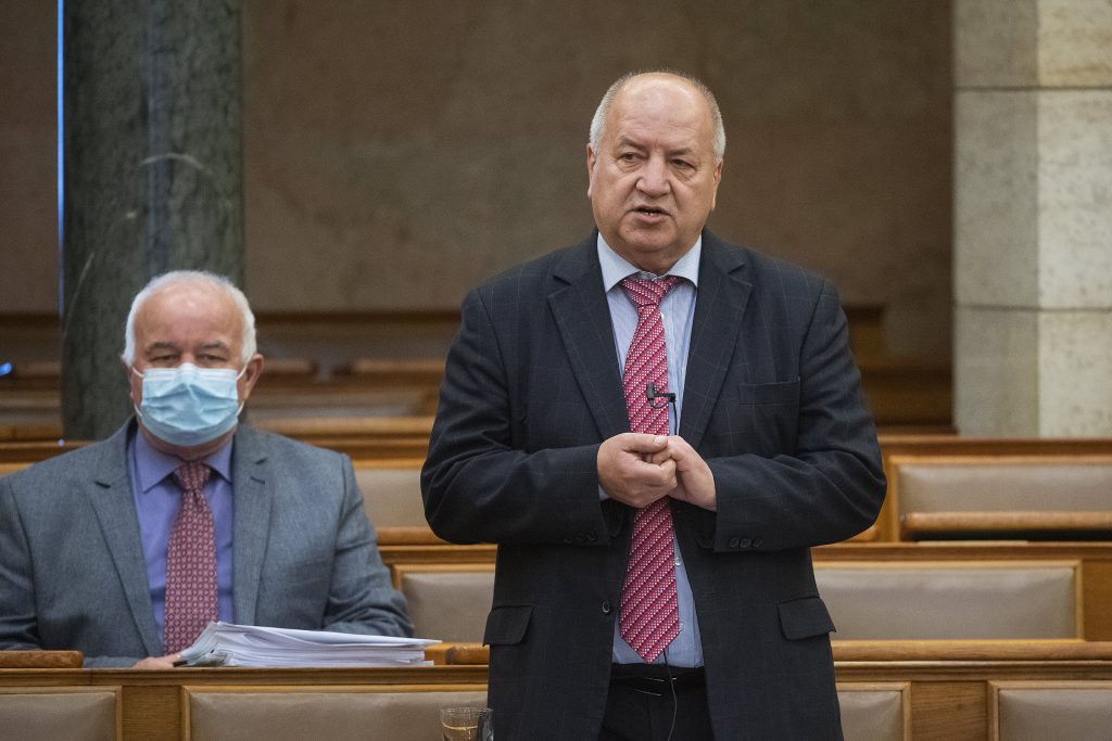 Coronavirus: Socialists Yet Again Call on HR Minister Kásler to Quit post's picture