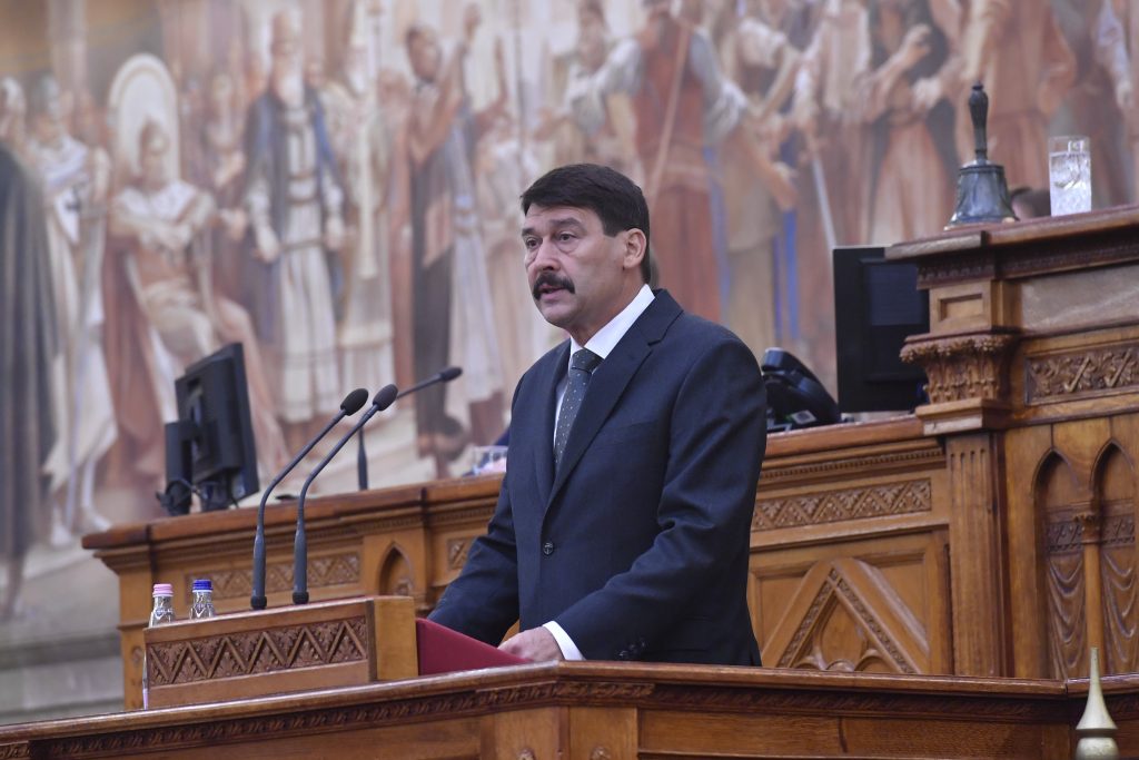 President Áder Marks 30th Anniversary of First Free Parliament after Communism post's picture