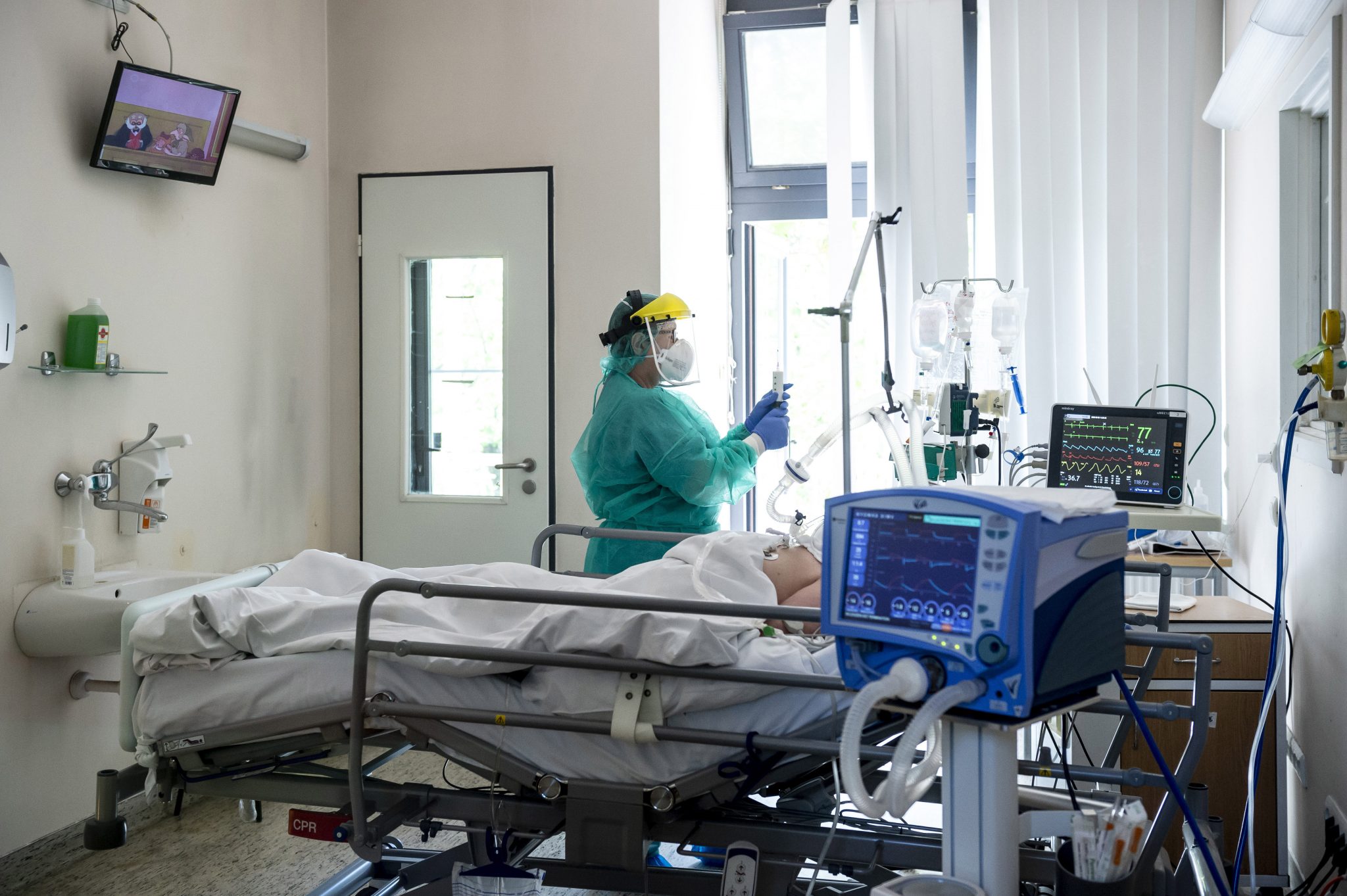 Number of Ventilators High in Hungary but Country Lacks Specialist Nurses