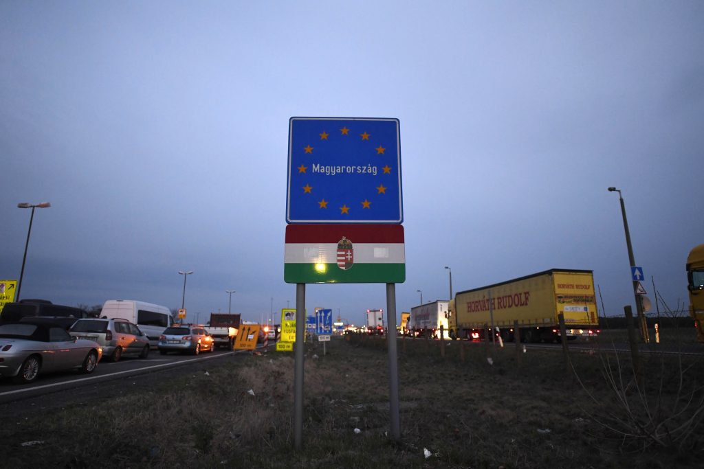 Coronavirus: Two Crossings Opened on Hungary-Austria Border post's picture