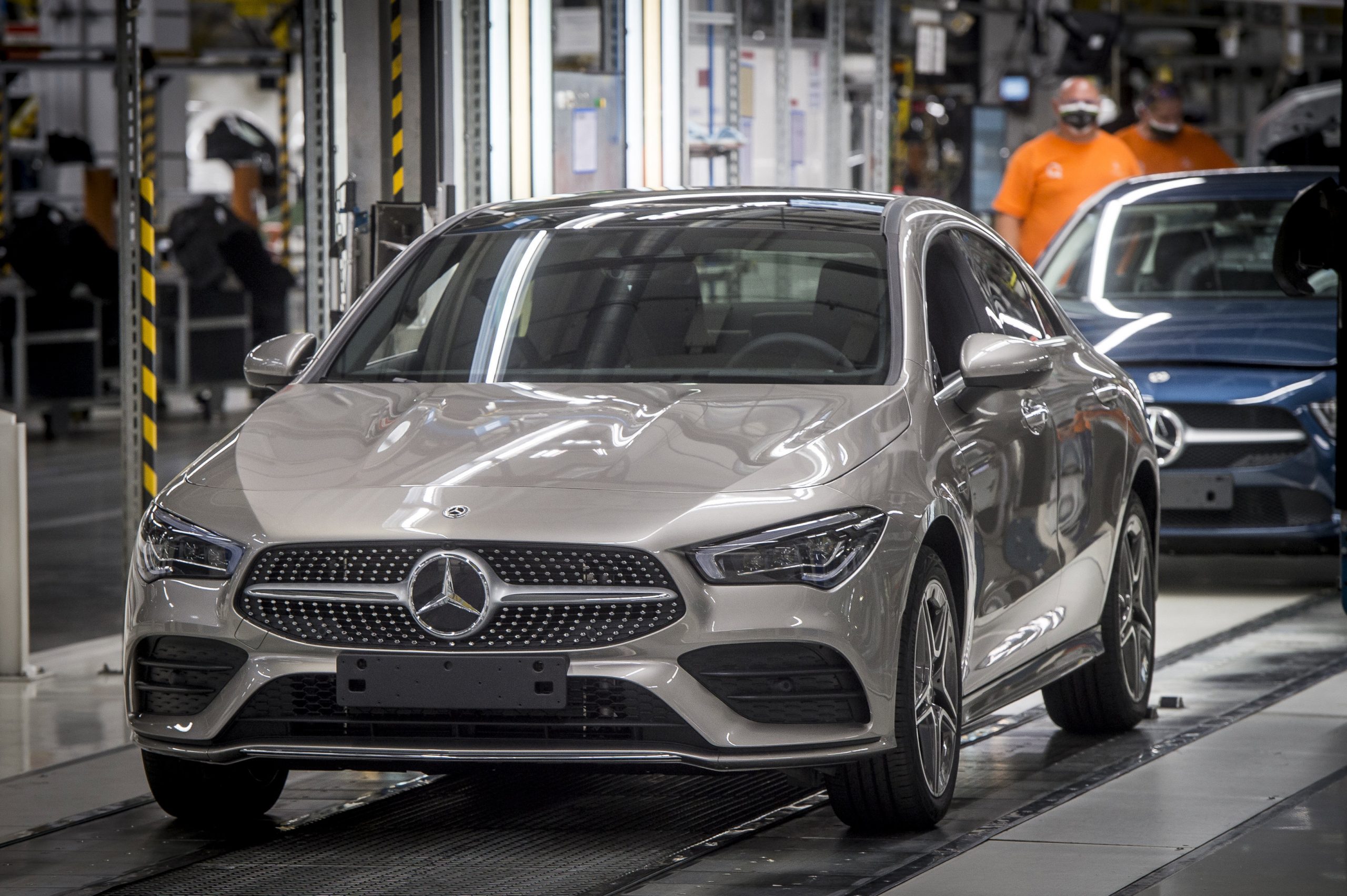 Rekord béremelés a magyarországi Mercedes-Benz gyárban