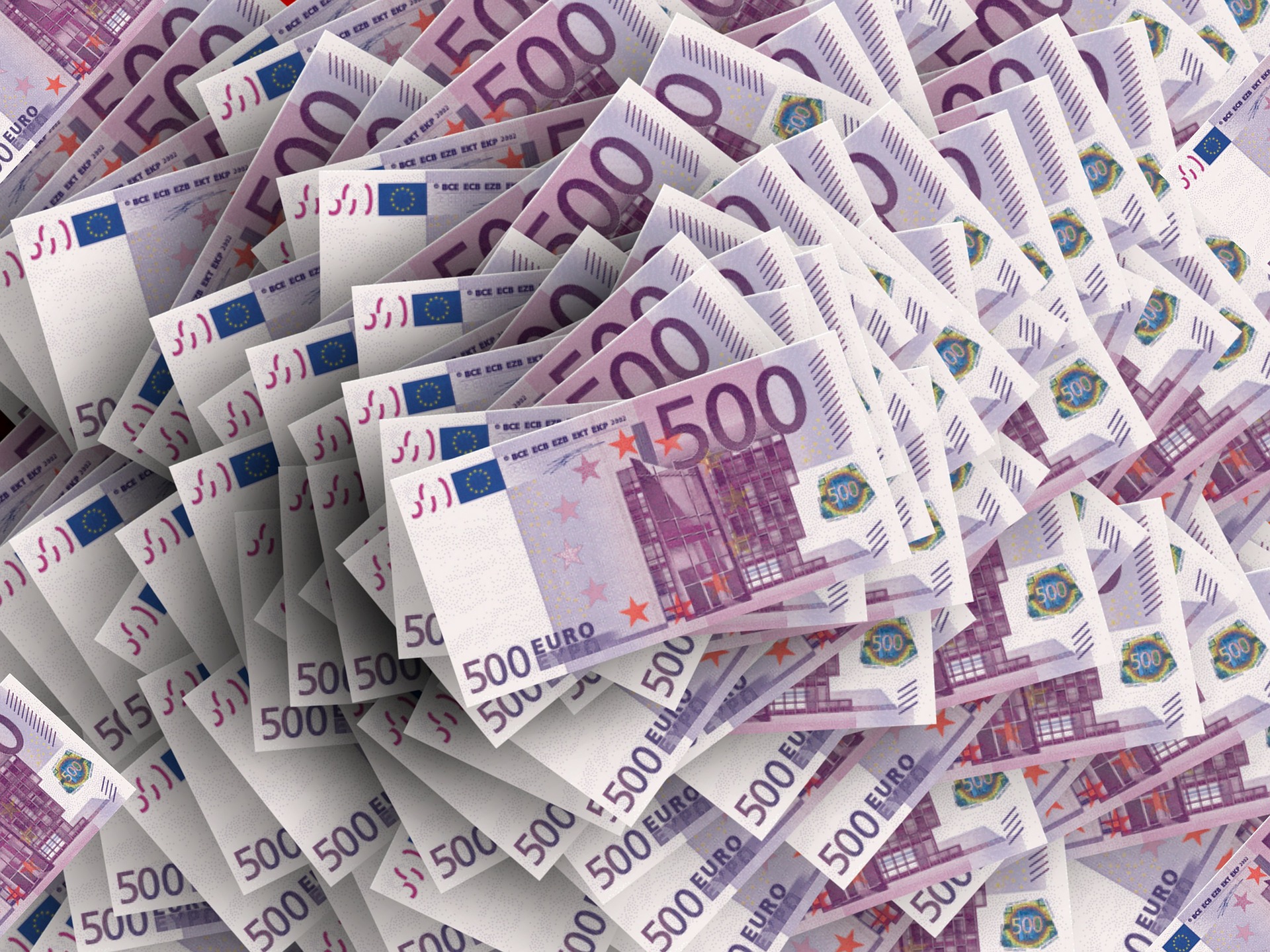 Two Men Attempt To Disperse Counterfeit Euros Worth More Than Huf 100 Million