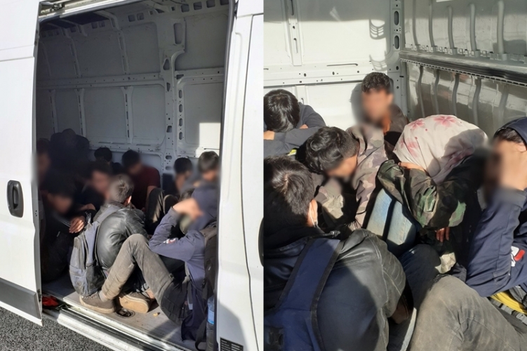Police Apprehend Hungarian Smuggling 24 Illegal Migrants in Truck post's picture