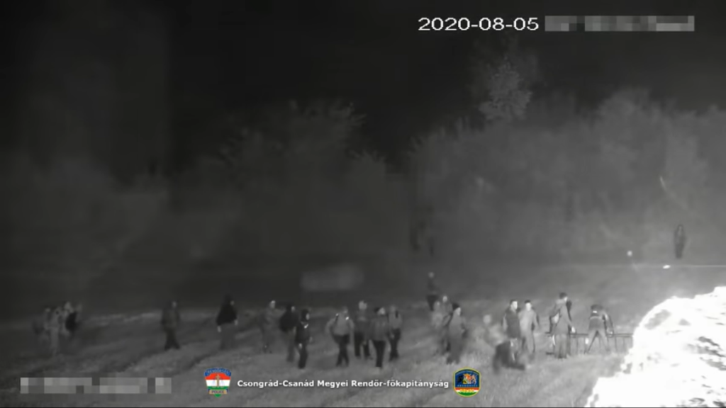 Migrants Attempt to Break Through Röszke Border Crossing post's picture