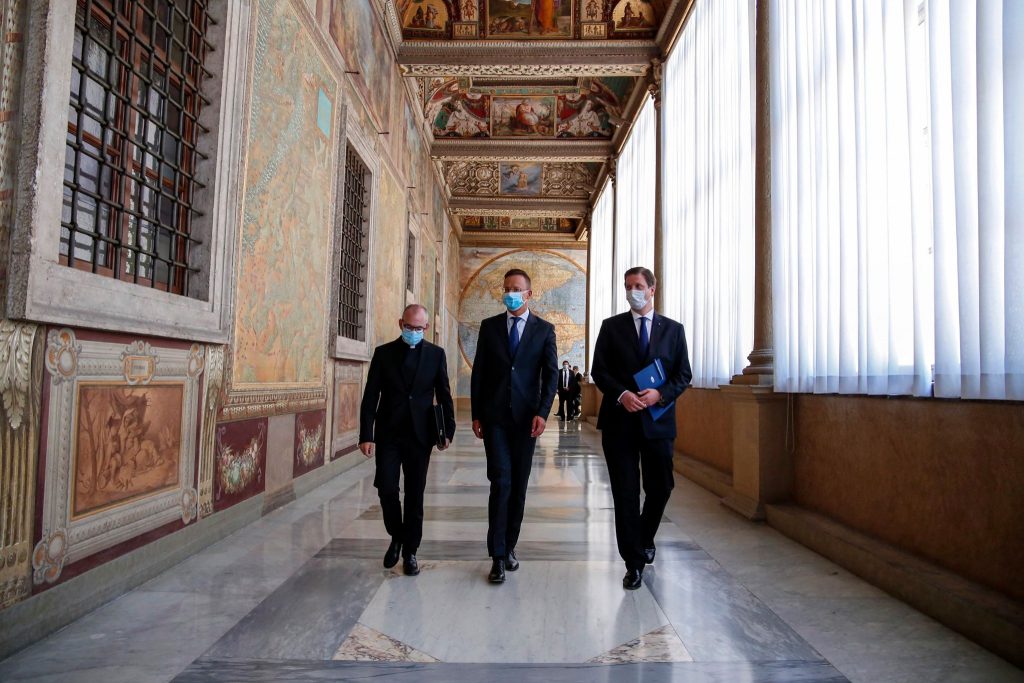 FM Szijjártó in Vatican: Christianity Today ‘under Attack from All Sides” post's picture
