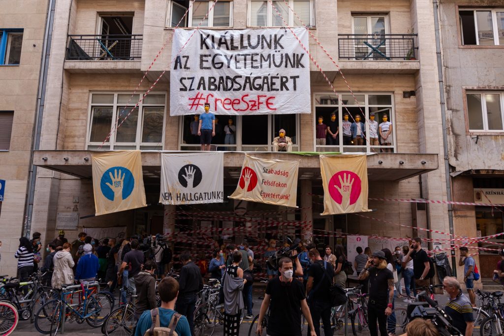 Hungarian Press Roundup: Students Occupy Theatre and Film University post's picture