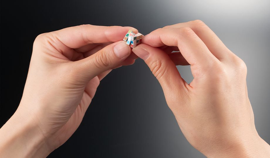 World’s Smallest Rubik’s Cube Presented in Japan post's picture