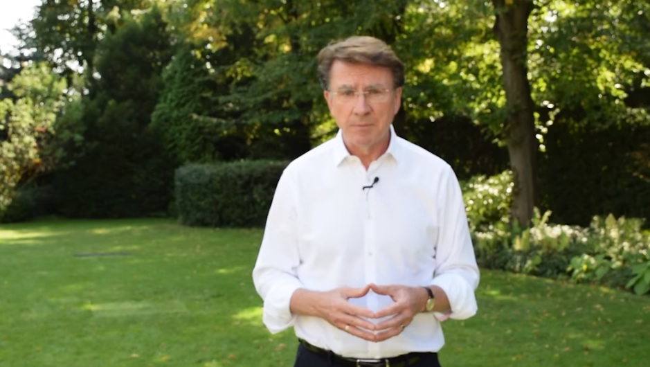 Popular UK Ambassador to Hungary Bids Farewell to Country with Moving Hungarian Video