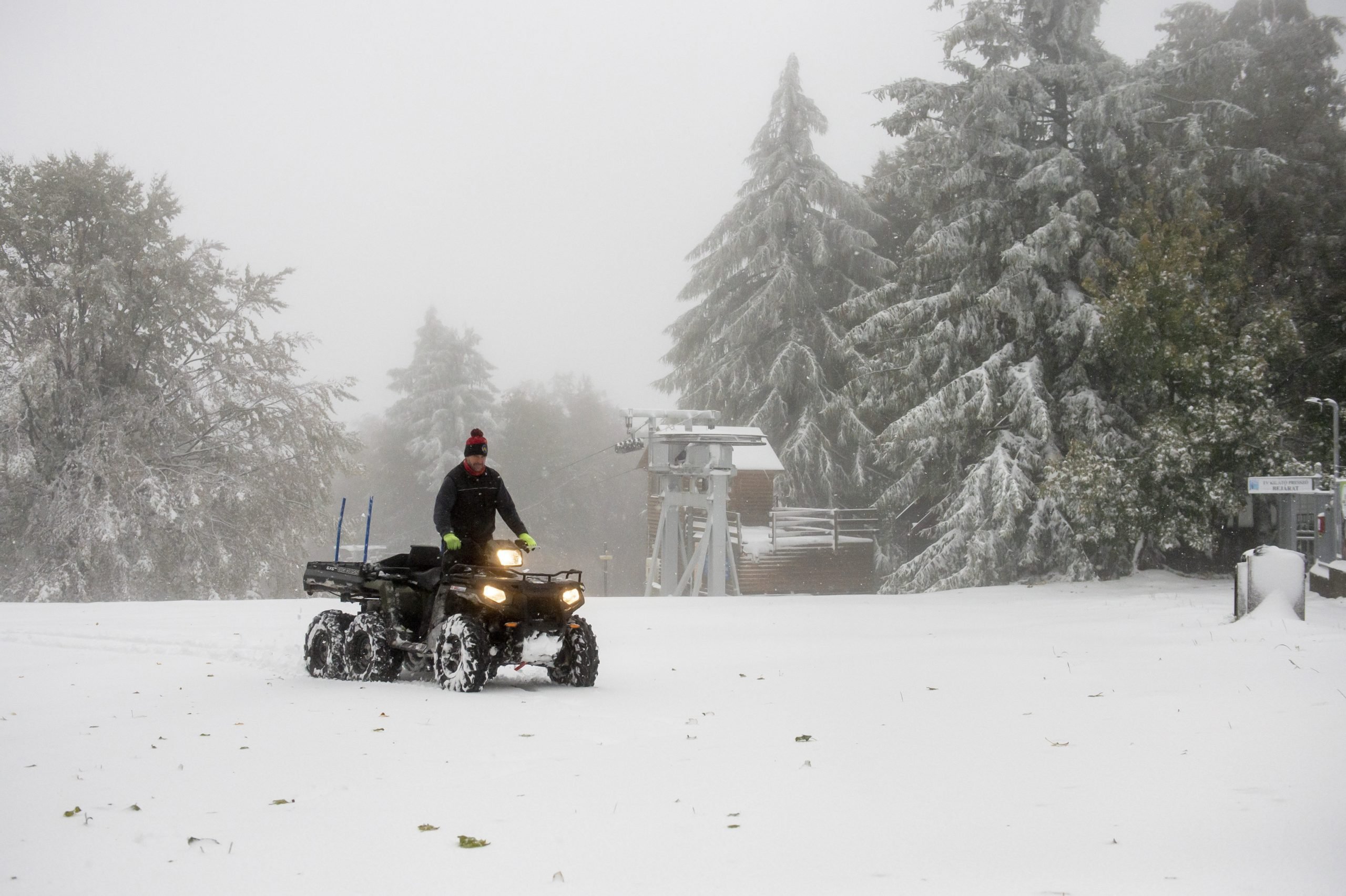 First Snow Of The Season Hits Hungary S Highest Points Videos Hungary Today