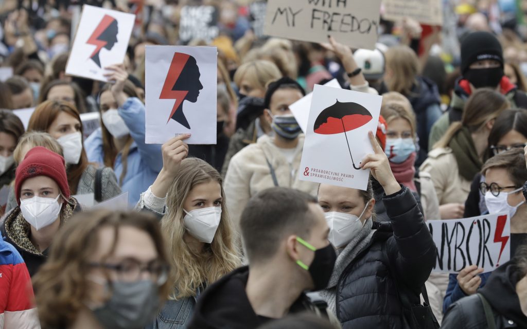 Hungarian Press Roundup: Reactions to Conflicts over Abortion Rights in Poland post's picture