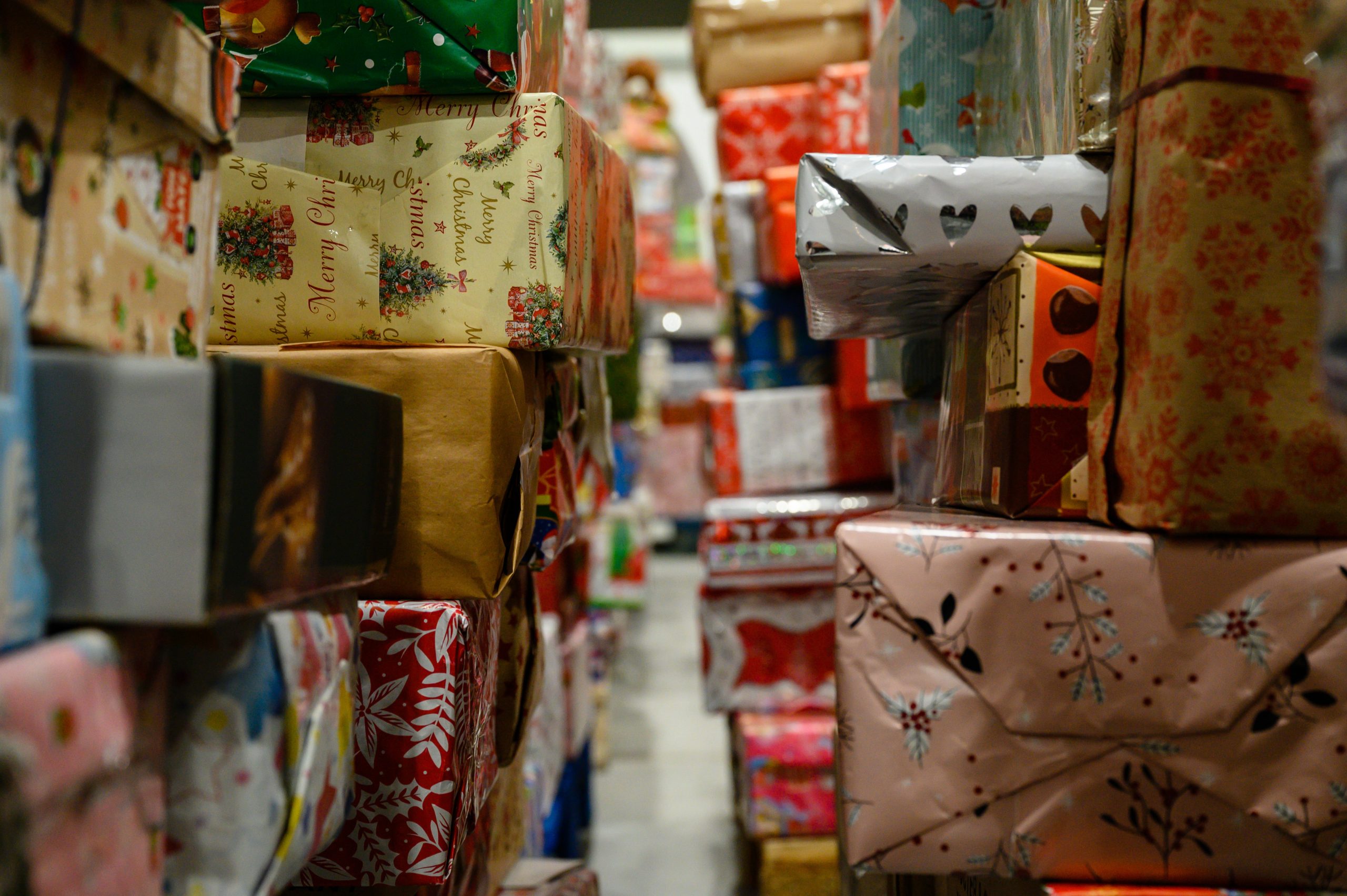 Hungarians Planning to Spend Average EUR 162 on Christmas Presents, Survey Found